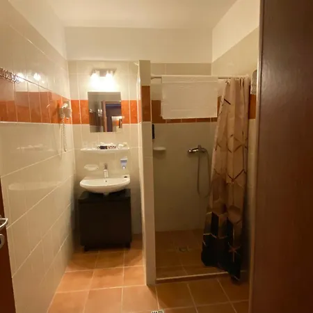 Ligetalja Termal מלון